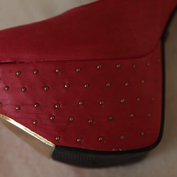 Red Sky high Gold Stiletto Platform heels - Picture 10 of 13